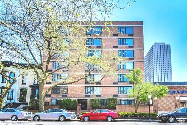 Building Photo - 2007 N Sedgwick St Unit 304 Rental