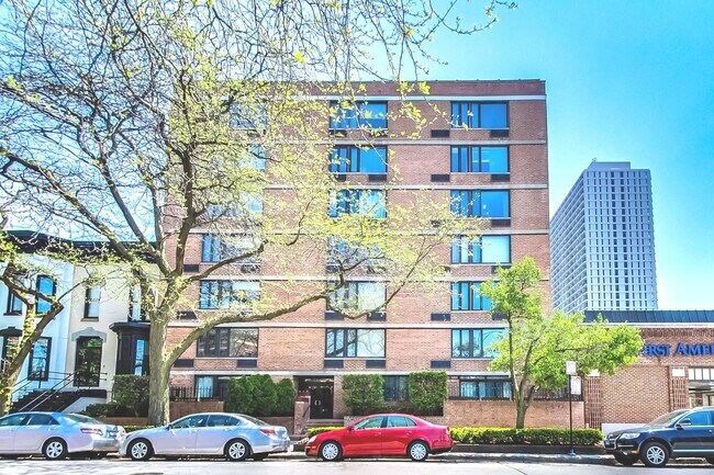 Photo - 2007 N Sedgwick St Condo Unit 304