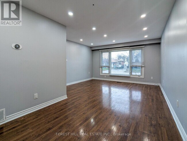 Photo - 7 Burbank Pl