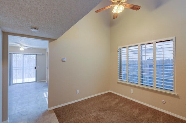 Photo - 5455 N Marty Ave Unidad 174