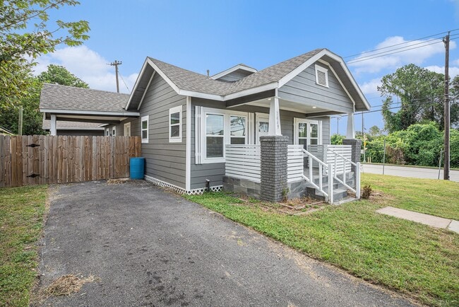 Photo - 7449 Walker St