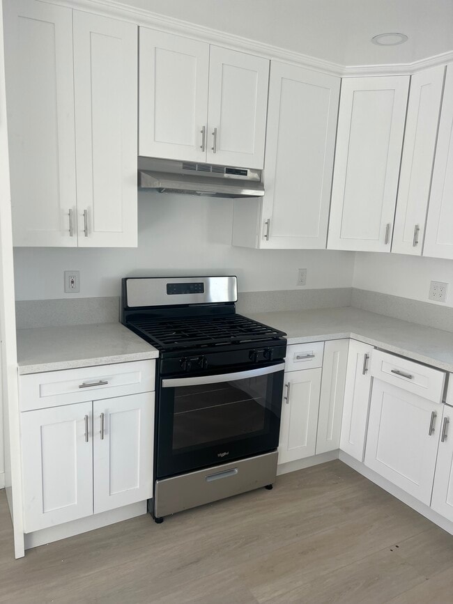 2219 Mathews Ave Apartment For Rent in Redondo Beach, CA