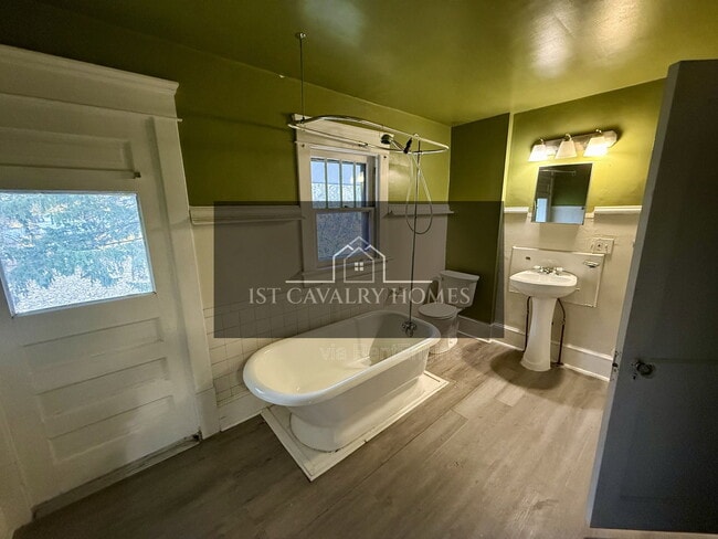 Photo - 705 Hazel St