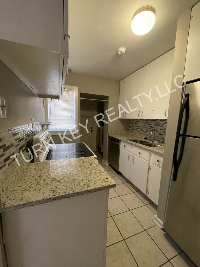 Photo - Condo for rent in Homewood