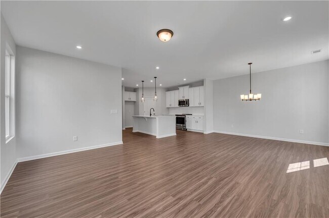 Photo - 865 York Aly