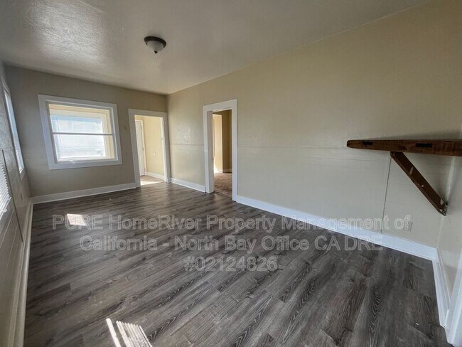 Photo - 744 Stewart St