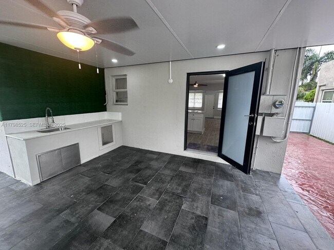 Photo - 209 SW 5th St