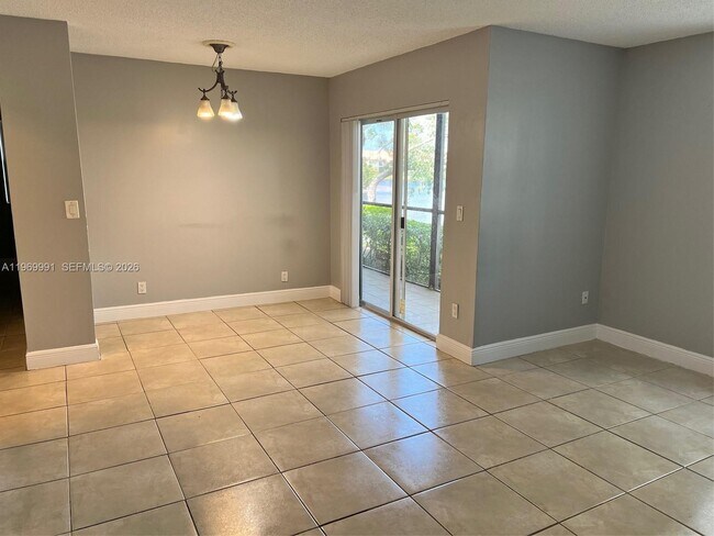 Photo - 1261 SW 46th Ave Unidad 2003