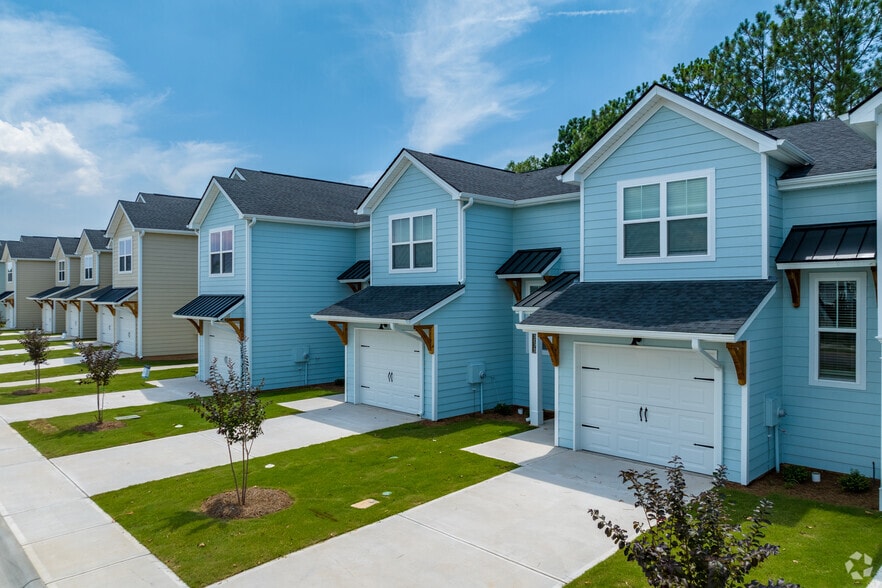 Front of Homes for "The Hammond" & "The Greeneway" floorplans