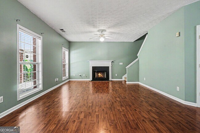 Photo - 375 Clairidge Ln SW