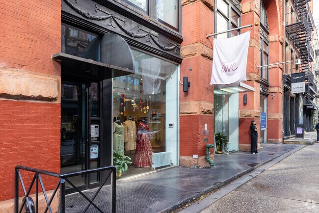 Photo - 468-472 W Broadway