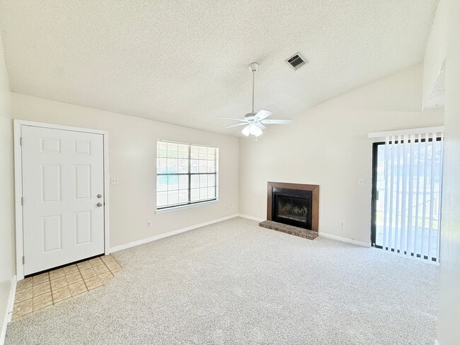 Photo - Charming 2-Bedroom Apartment - Prime Location