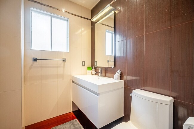 Photo - 122 Crosby Ave Unit SI ID1513129P