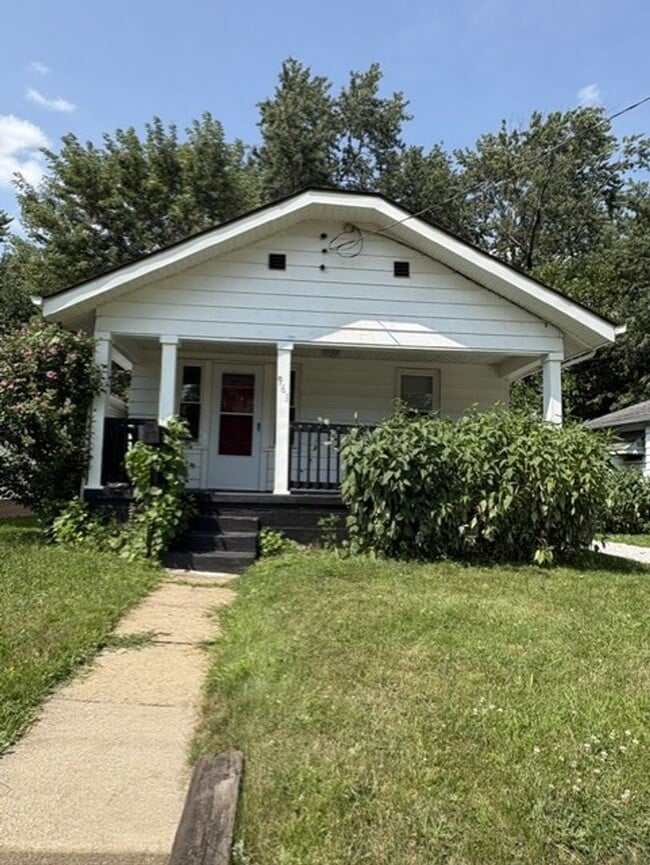 Building Photo - Move-In Ready 2-Bedroom Home with Modern Kitchen, Basement & Front Porch