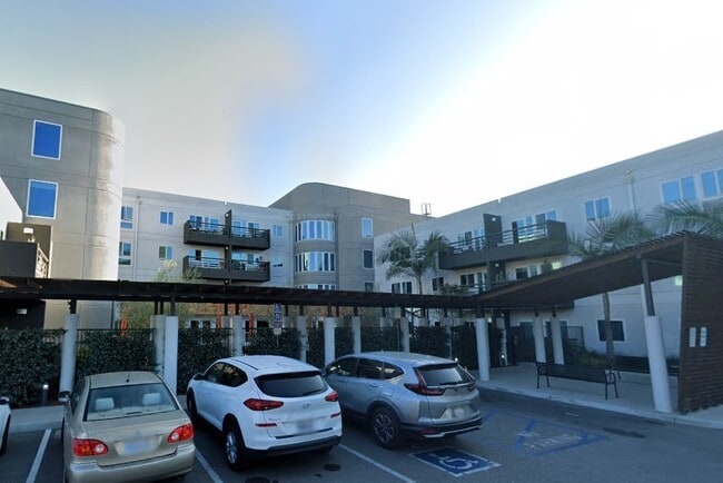 Photo - 5100 Overland Ave