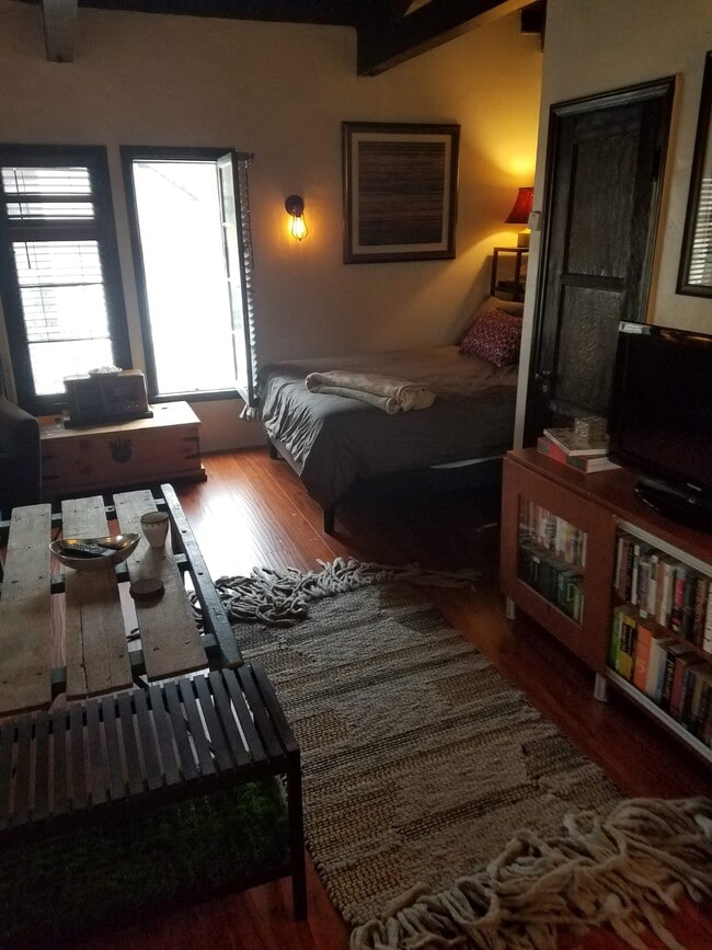 Photo - 1847 S Rimpau Blvd Unidad 1847