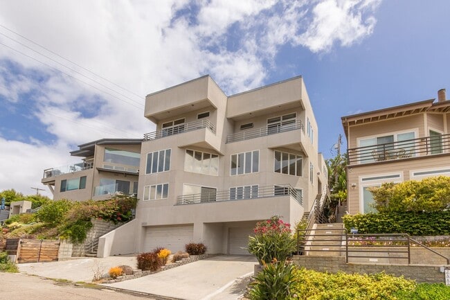 Building Photo - Fantastic Panoramic Ocean & Lagoon Views From All Levels Of This 3 Bed / 2.5 Bath!