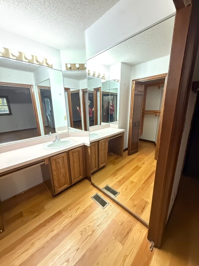 Photo - 4711 Highview Ct