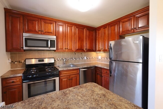 Building Photo - 412 Morris Ave Unit 34