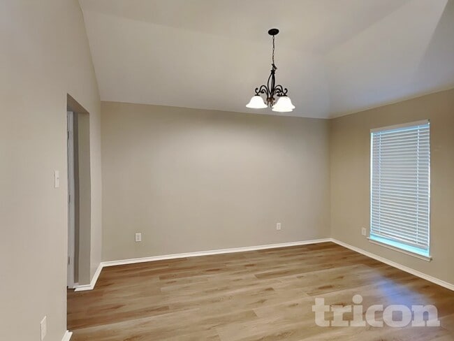 Photo - 112 Clover Leaf Ln