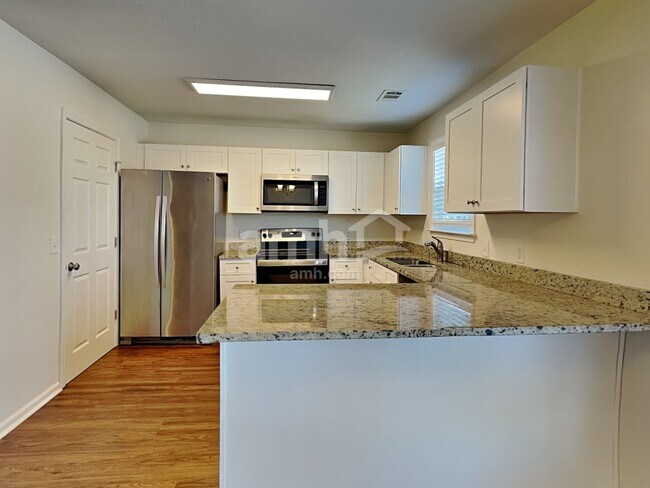 Photo - 2114 Debbie Ln