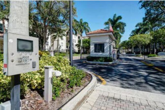 Photo - 2204 Tuscany Way Unidad 2204