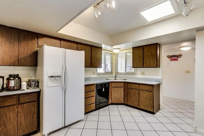 Photo - 5-Bed 3.5 Bath Tempe Home with Private Pool & Prime ASU Proximity