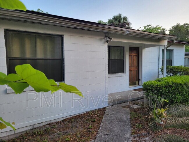 Photo - 2916 Rainbow Rd