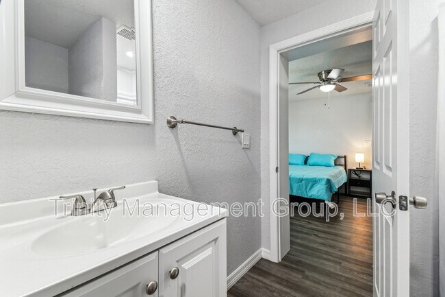 10033 Brunswick Ln
