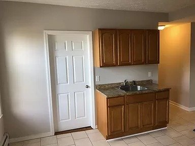 Spacious 3 bedroom renovated/updated - Spacious 3 bedroom renovated/updated