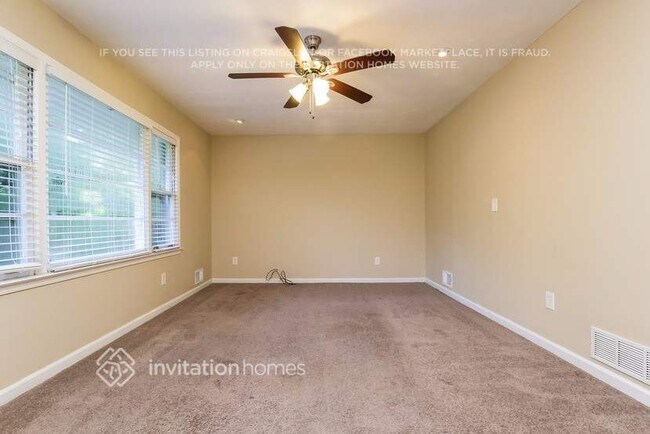 Photo - 1398 Yates Ave