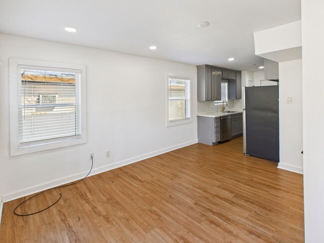 Photo - 607 Foch St Unit B