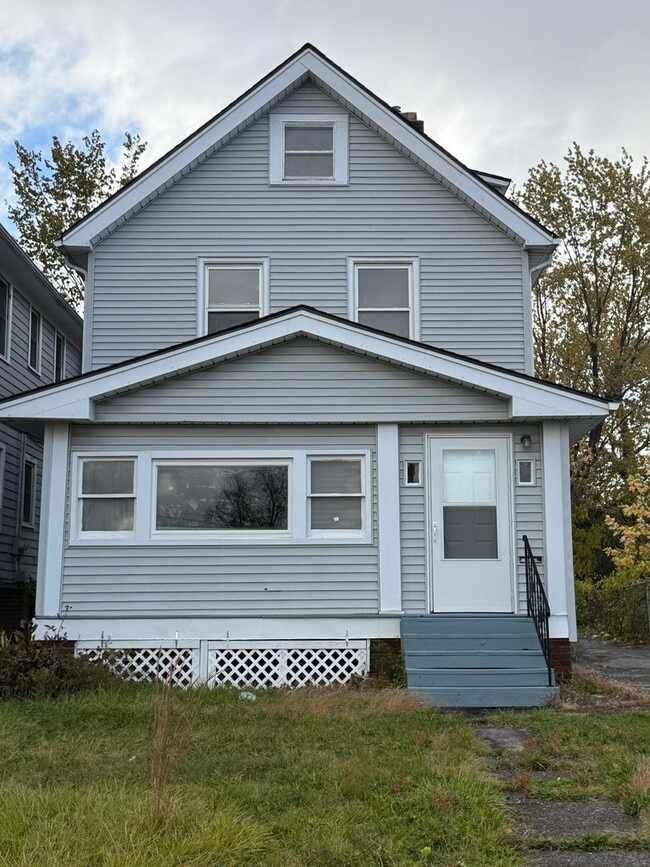 Photo - 3bd Single Lee/Harvard Vouchers Only