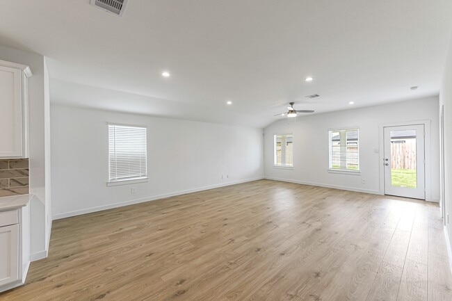 Building Photo - 30226 Belgrade Pk Ln