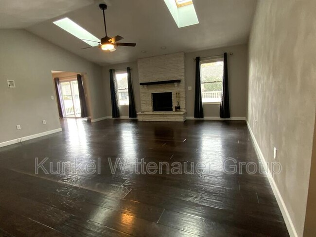 Photo - 1721 Spruce Hill Dr