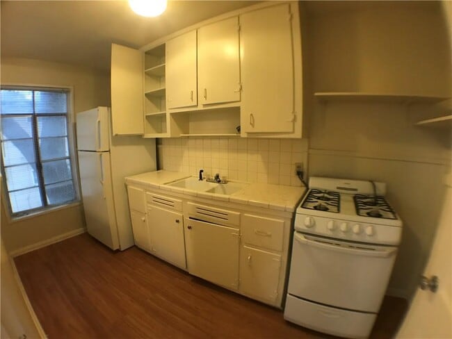 Photo - 1008 W 25th St