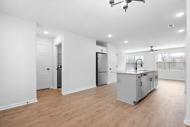 700 Crossland Ave