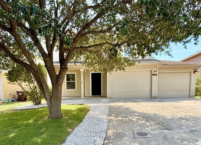 Building Photo - Amazing 4 Bedroom Home!