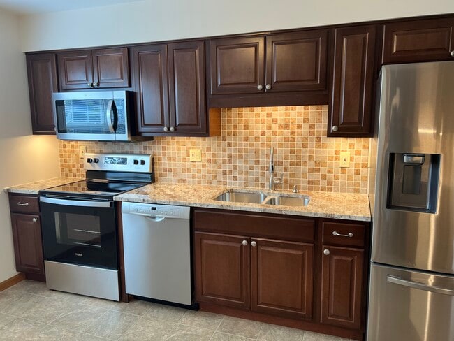 Building Photo - 93 2nd St Unit #4