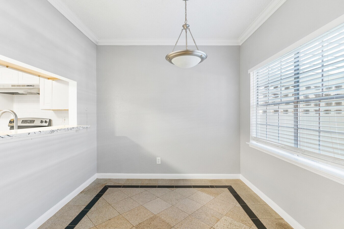 Photo - 14814 Perthshire Rd