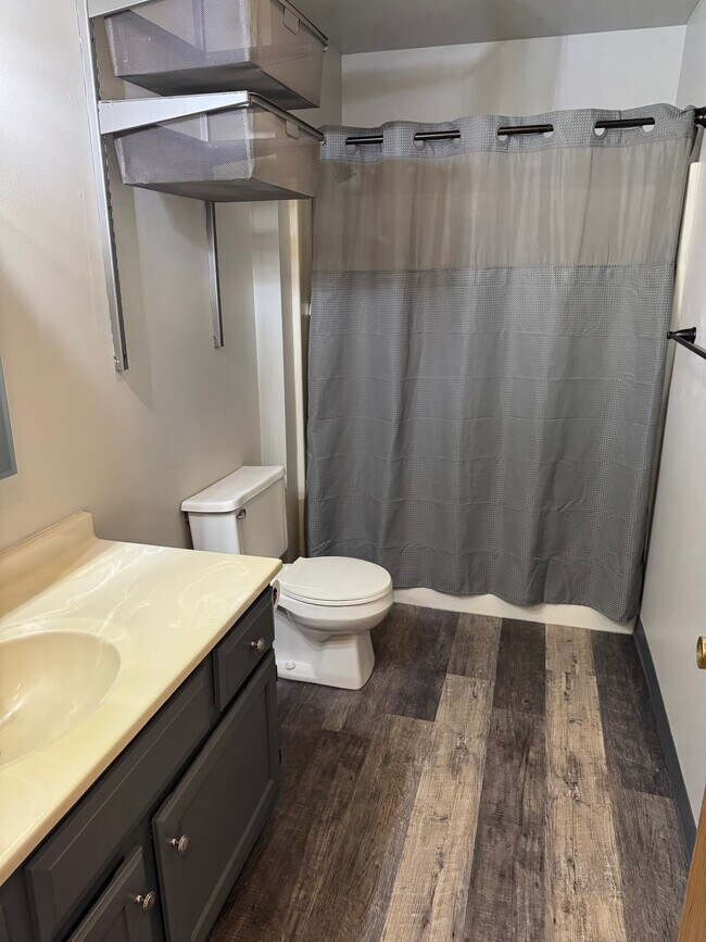 Bathroom - 930 Iowa Ave Unit 11