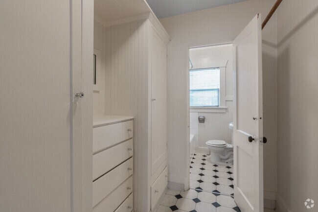 Studio, 1BA, - 510SF - Closet - Elysian Gardens Apartments