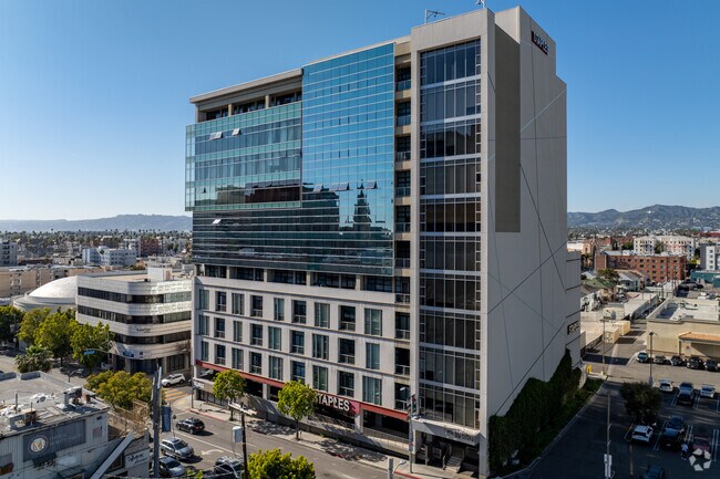 Alternar - The Summit on Sixth