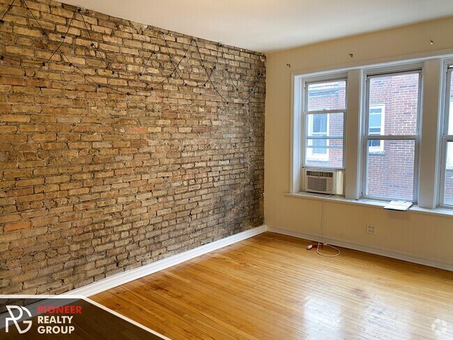 Building Photo - 3044 W Wellington Ave Unit 2 Rental
