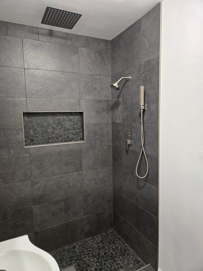 31 Ceres St Unit 2R