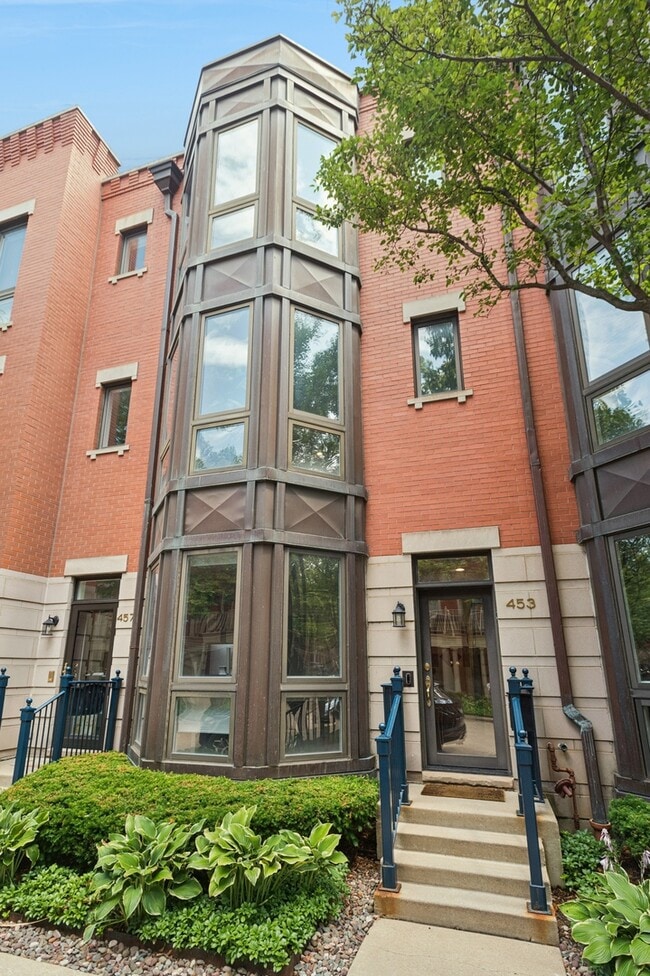 Building Photo - 453 N Clinton St Rental