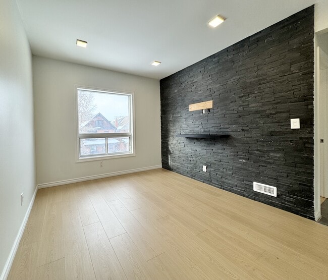 Building Photo - 97 Garfield Ave S