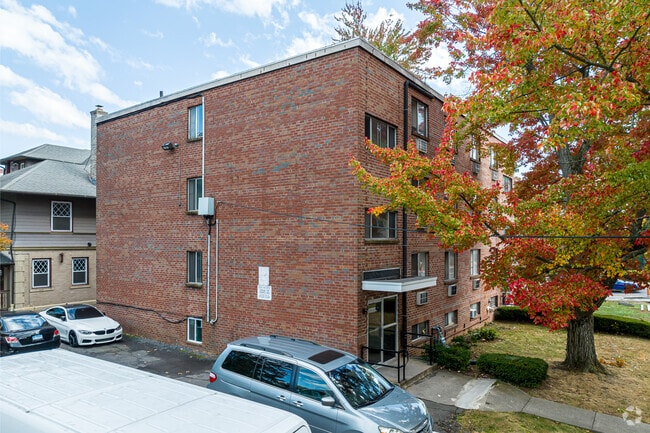 610 Farmington Ave