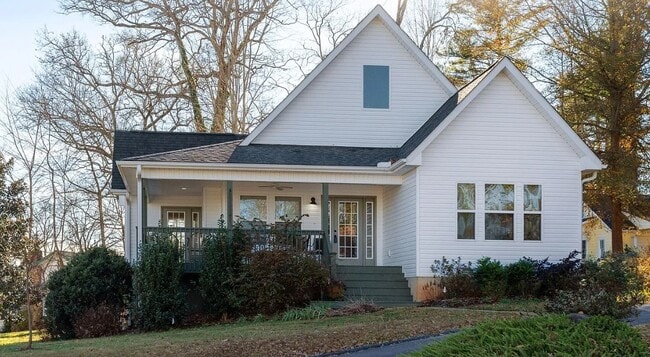 Photo - 477 Probart St