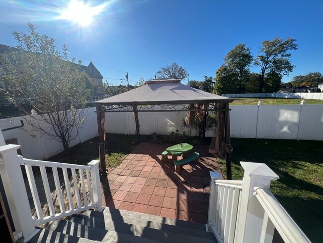 Building Photo - 1444 Esterbrook Ave Unit Apt 1